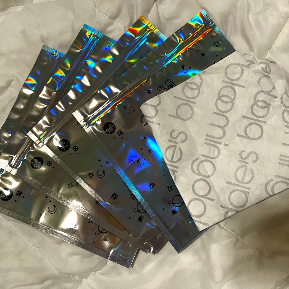 1. Lot 4x Limited Edition Bloomingdales gift bags storage sealable plastic zip